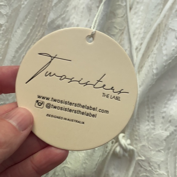 Lace dress with corset back - Picture 9 of 10